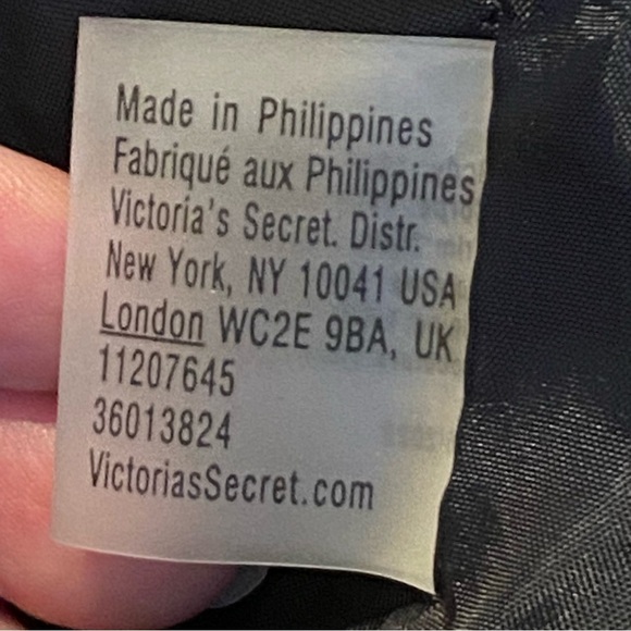 VICTORIA’S SECRET Beige Large Sherpa Plush Tote Bag 6”x12”x14-1/2” - Picture 6 of 7